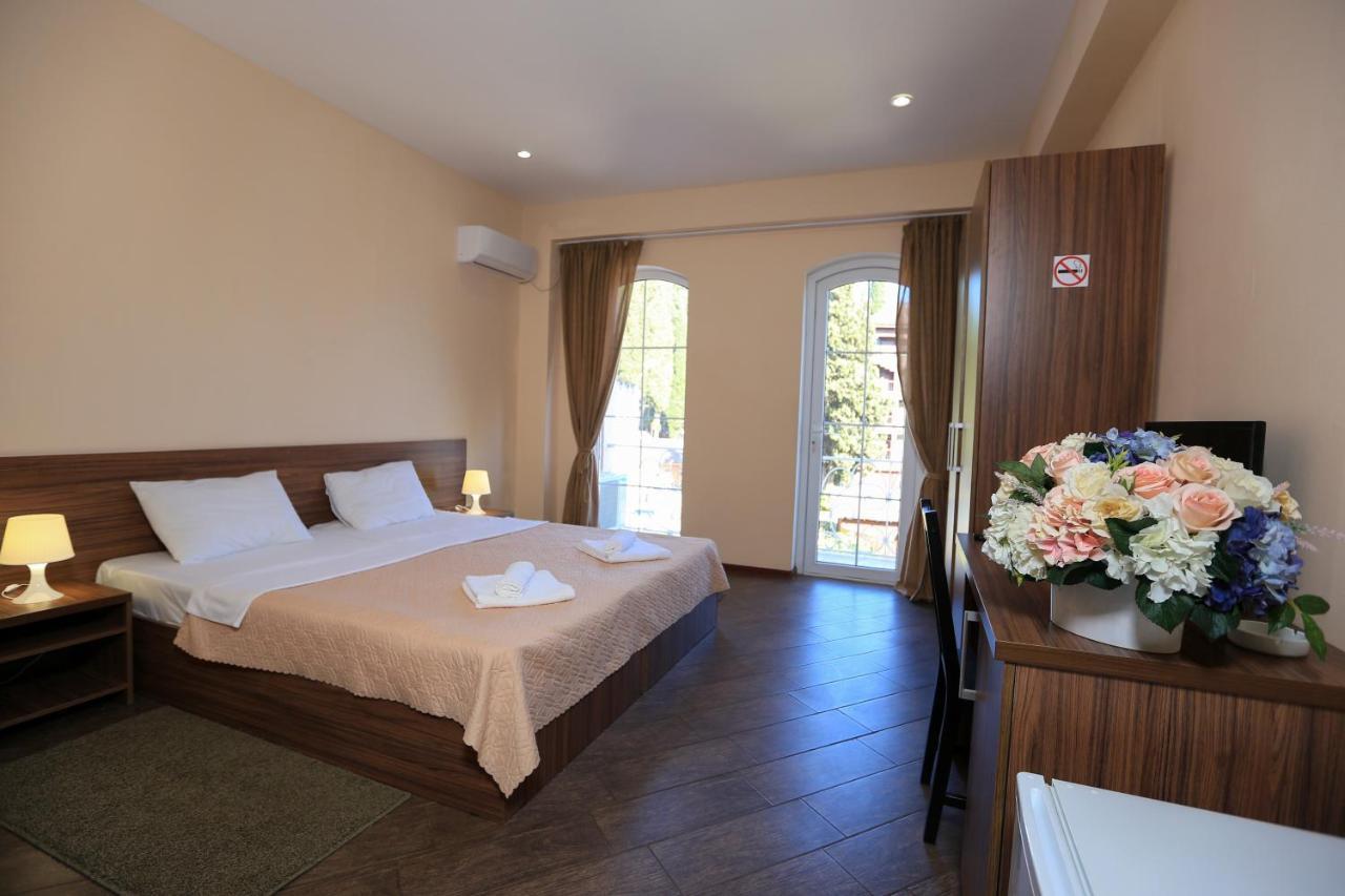 Hotel Nikopoli On Vodopadnaya 21А New Athos ภายนอก รูปภาพ