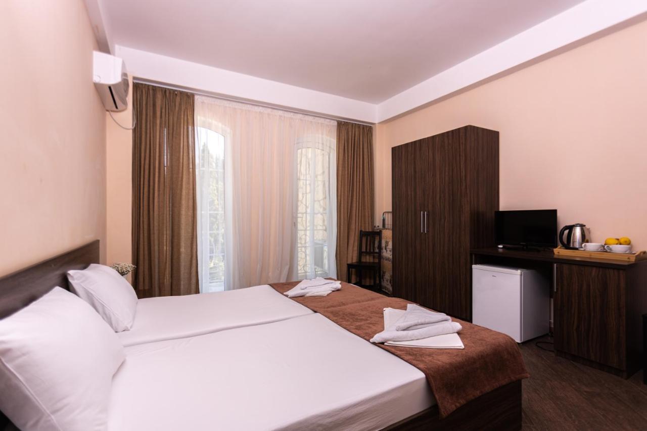 Hotel Nikopoli On Vodopadnaya 21А New Athos ภายนอก รูปภาพ