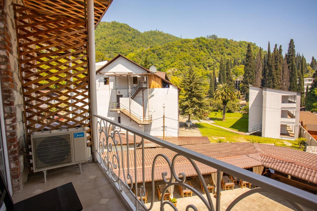 Hotel Nikopoli On Vodopadnaya 21А New Athos ภายนอก รูปภาพ