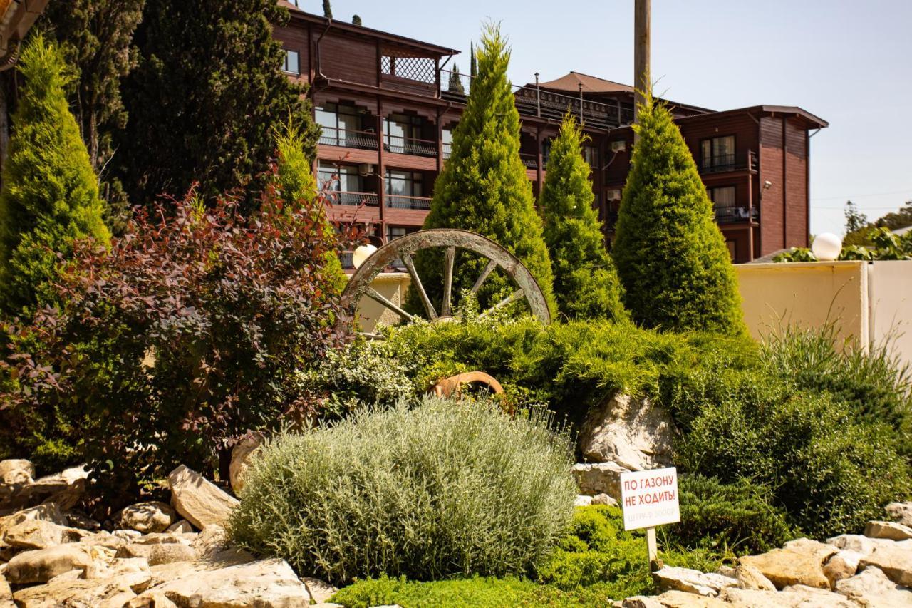 Hotel Nikopoli On Vodopadnaya 21А New Athos ภายนอก รูปภาพ